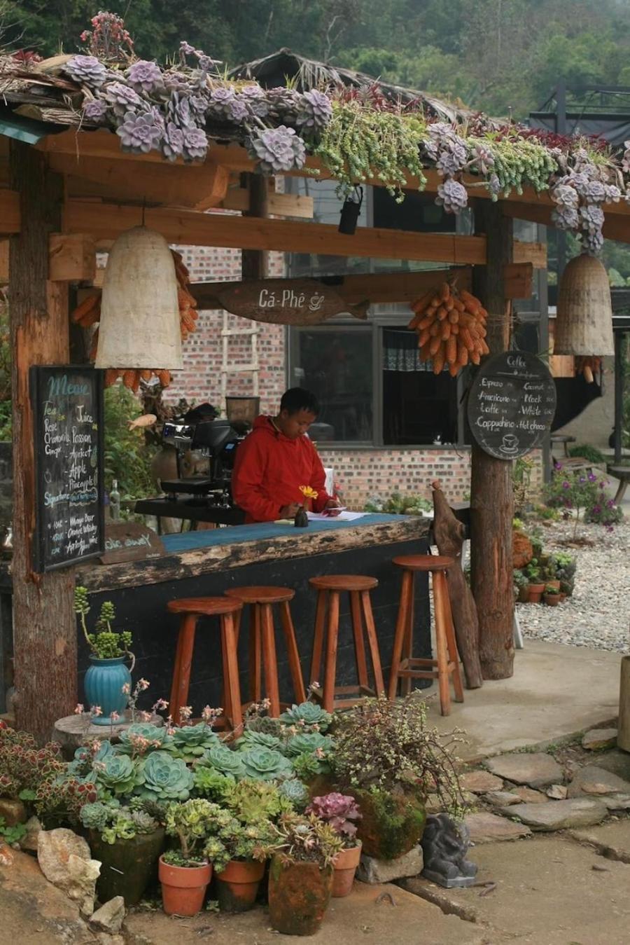 La Maison - *